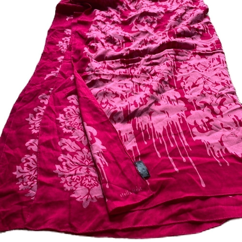 Stella and dot hot floral print pink scarf. Perfect for travel.